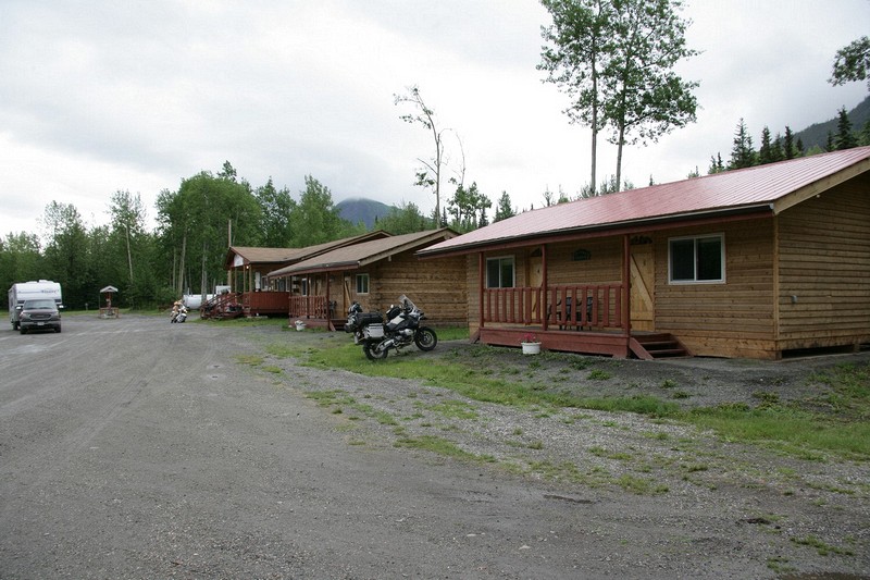 The Poplars had fresh cinnamon rolls and coffee for breakfast