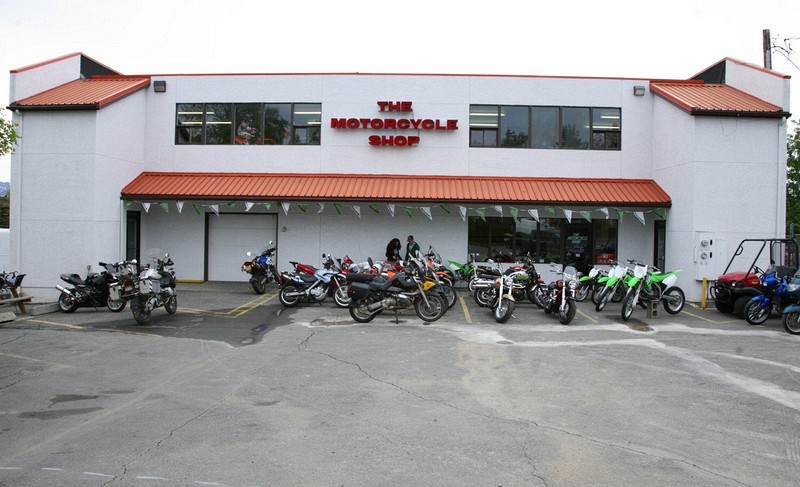 We finally got the bike over to the dealer and unloaded it.